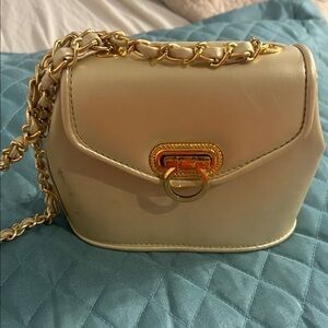 Chic Cream Crossbody Bag with Gold Chain